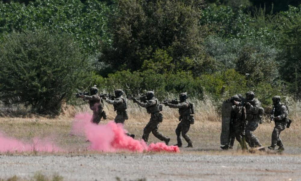 Καταιγισμός ασκήσεων από τις Ένοπλες Δυνάμεις μας